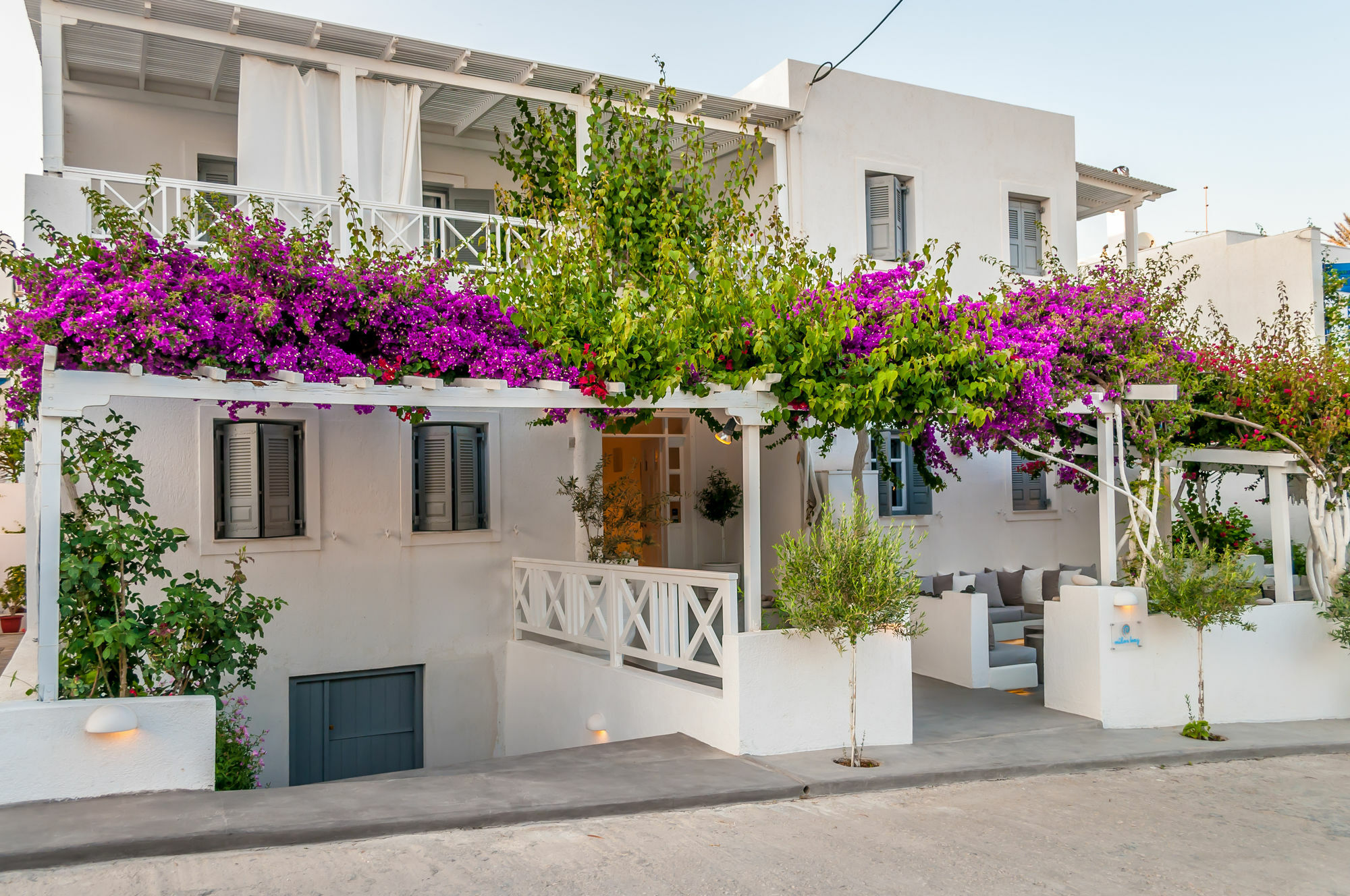 Milos Bay Suites Adamantas  Exterior photo